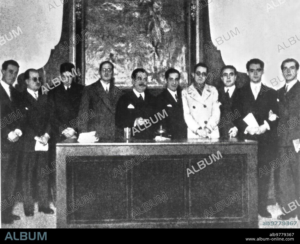 Seville, 12/17/1927. Meeting at the Ateneo de Sevilla, origin of the generation of '27. In the image, Rafael Alberti, Federico Garcia Lorca, Juan Chabás, Mauricio Bacarisse, José María Romero Martínez, Manuel Blasco Garzón, Jorge Guillén, José Bergamín, Dámaso Alonso and Gerardo Diego.