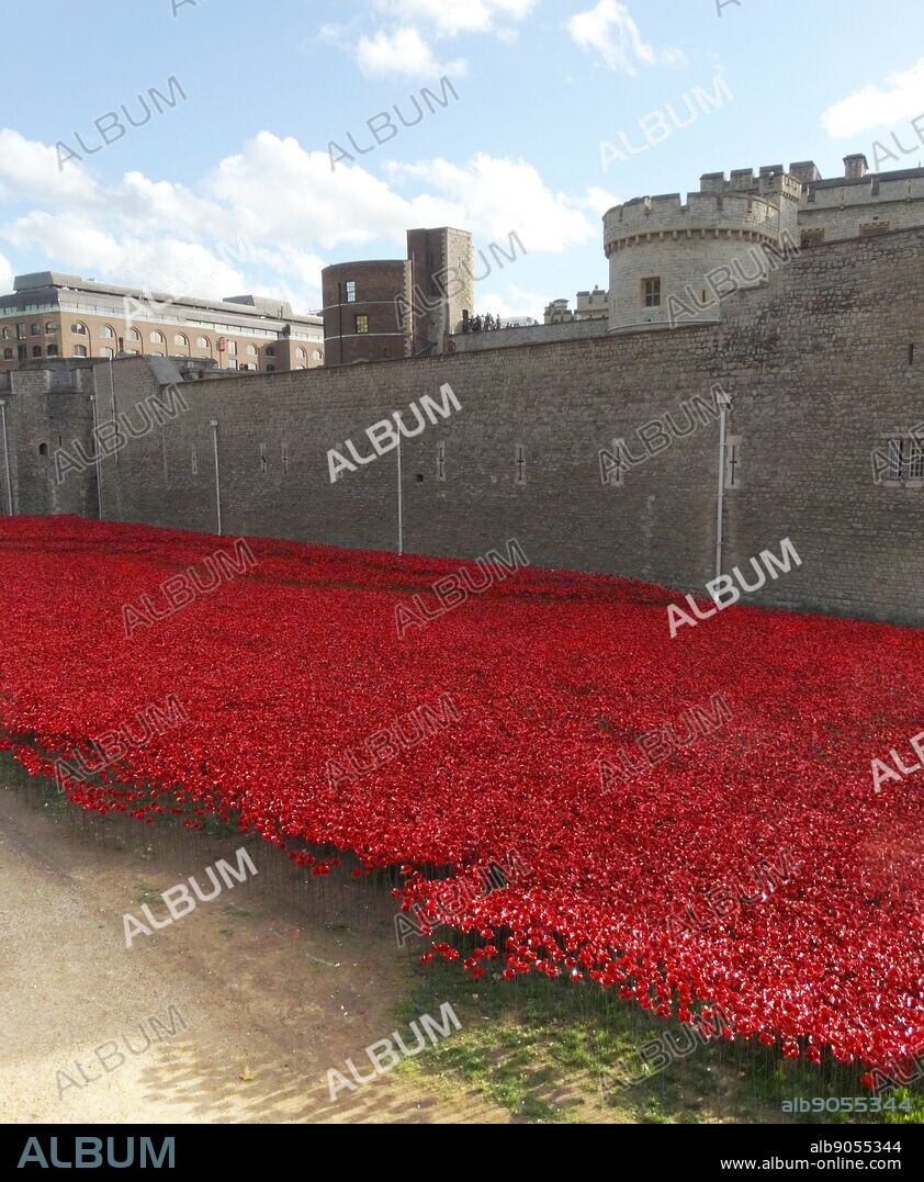 Art installation titled 'Blood Swept Lands and Seas of Red'. The dry moat was filled with 800,000 ceramic poppies commemorating the First World War Centenary. Created by ceramic artist Paul Cummins and theatre stage designer Tom Piper.