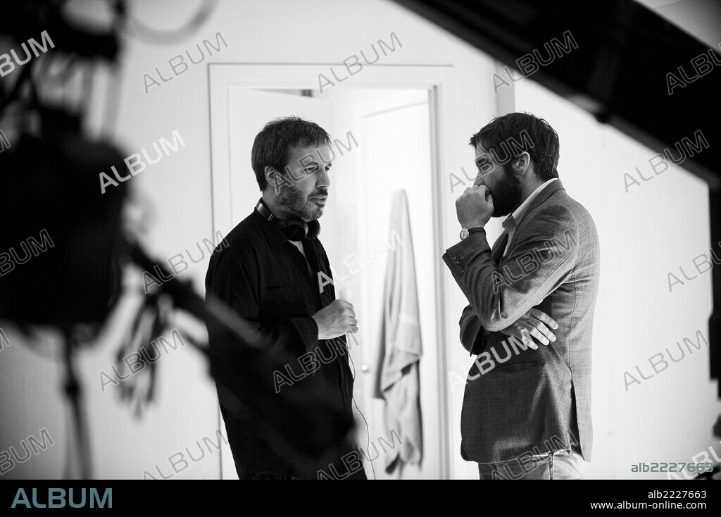 DENIS VILLENEUVE y JAKE GYLLENHAAL en ENEMY, 2013, dirigida por DENIS VILLENEUVE. Copyright RHOMBUS MEDIA.