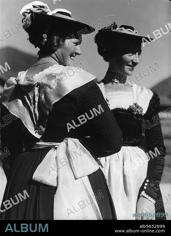 Volkskunde:. Trachten / Bayern. Tegernseer Frauen. Foto, um 1935 (Hans Retzlaff).