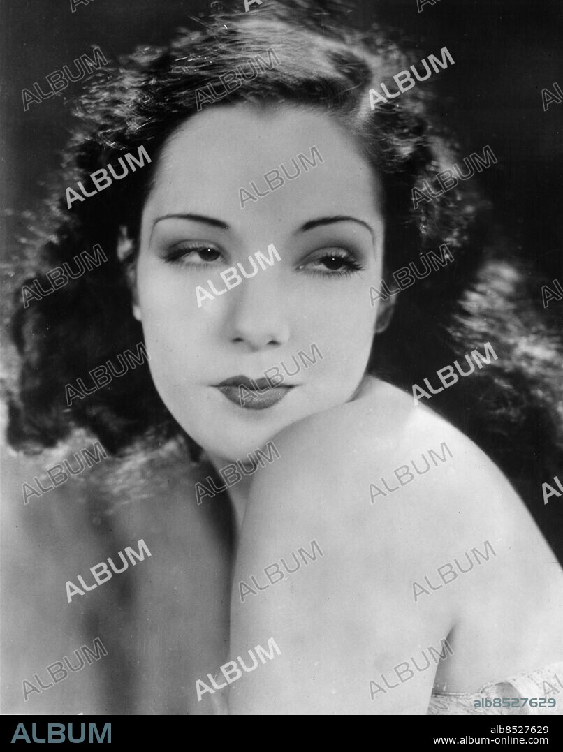 ARKIV HOLLYWOOD omkring 1930.. Lupe Vélez, mexikansk-amerikansk skådespelerska, som förlovat sig med skådespelaren Gary Cooper.. Foto: SVT / Kod: 5600. AB Text & Bilder. Engelsk originalbildtext. Mapp: Lupe Vélez, filmstjärna . Ögonbryn Ögonfransar Läppar Smink Axlar.