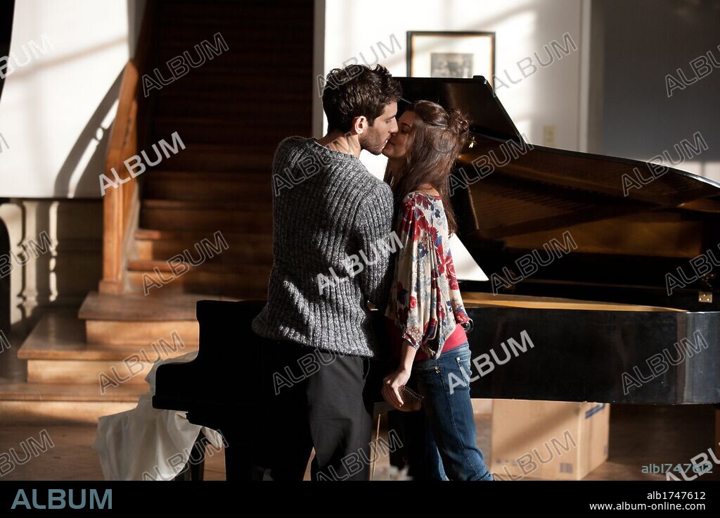CLARA LAGO y QUIM GUTIERREZ en LA CARA OCULTA, 2011, dirigida por ANDRES BAIZ. Copyright AVALON.