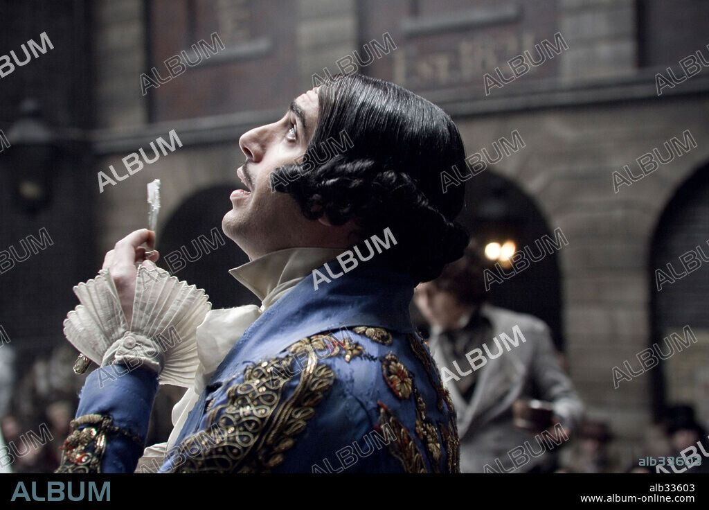 SACHA BARON COHEN in SWEENEY TODD: THE DEMON BARBER OF FLEET STREET, 2007 (SWEENEY TODD: THE SWEENEY TODD: DEMON BARBER OF FLEET STREET), directed by TIM BURTON. Copyright DREAMWORKS SKG/MACDONALD/PARKES PROD./WARNER BROS. PICTURES/ GALLO, LEAH.