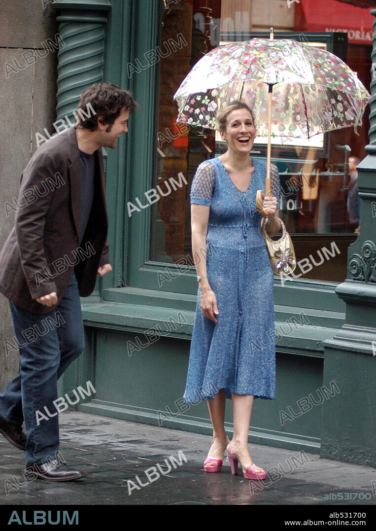 RON LIVINGSTON und SARAH JESSICA PARKER in SEX AND THE CITY, 1998. Copyright HBO.