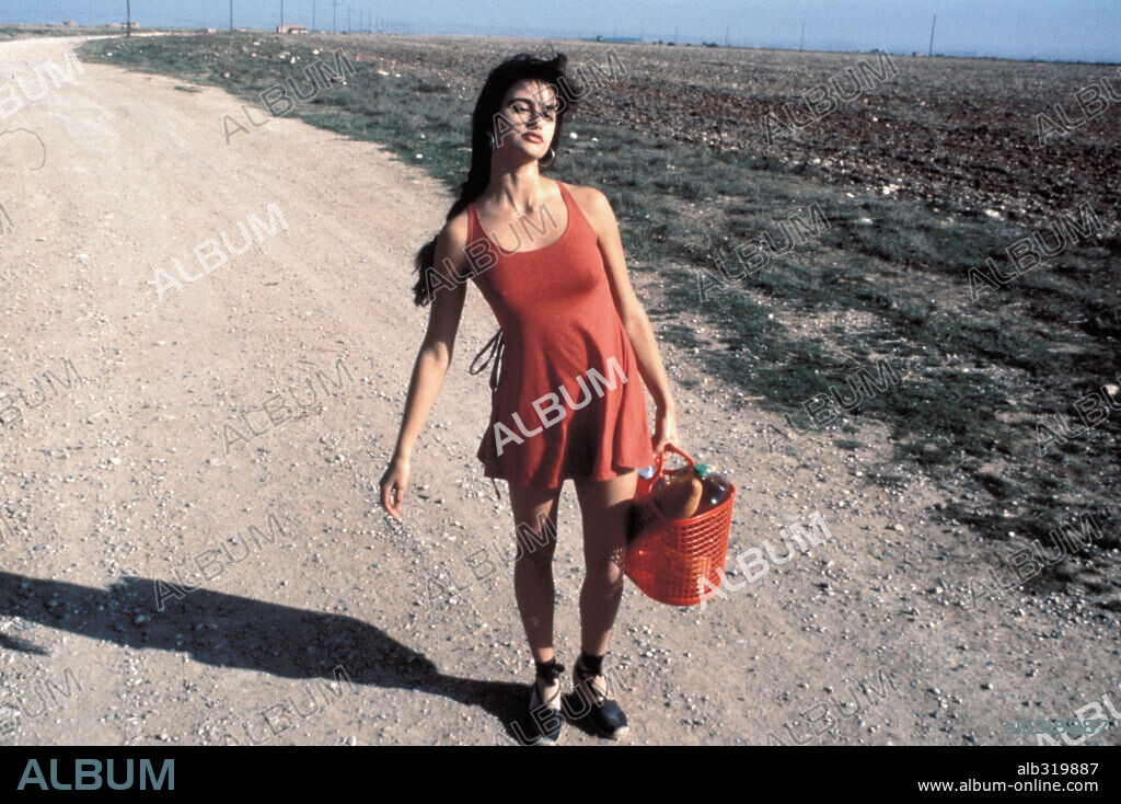 PENELOPE CRUZ en JAMON JAMON, 1992, dirigida por JUAN JOSE BIGAS LUNA. Copyright LOLAFILMS.
