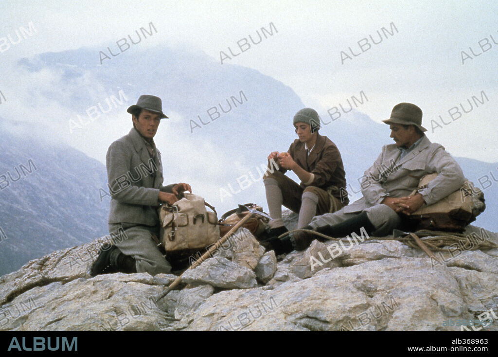 BETSY BRANTLEY, LAMBERT WILSON and SEAN CONNERY in FIVE DAYS ONE SUMMER (1982), directed by FRED ZINNEMANN. Copyright LADD COMPANY/WARNER BROS.
