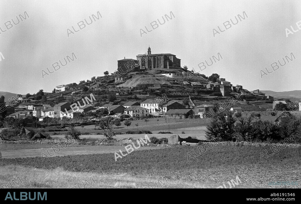 PANORAMICA DE MONFORTE DE LEMOS - FOTOGRAFIA EN BLANCO Y NEGRO - AÑOS 50.