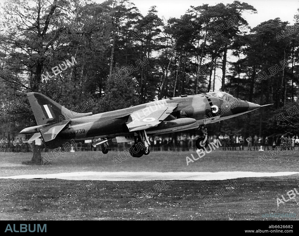 The first vertical take-off aircraft with first fixed wings, the "Harrier", is presented by the British army on a meadow in the headquarters of the 2nd Allied Tactical Air Fleet (2. ATAF) in Moenchengladbach-Rheindahlen on the 3rd of May in 1968. 03/05/1968