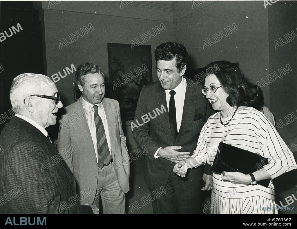 June 8, 1983. Plácido Domingo with his wife, Marta Ornelas, with Alfonso Pérez Sánchez, director of the Prado Museum.