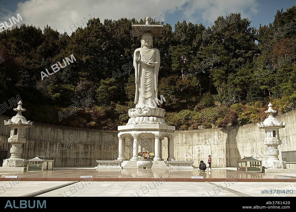 Buddha statue in Bongeunsa Temple, Seoul, South Korea, Asia.