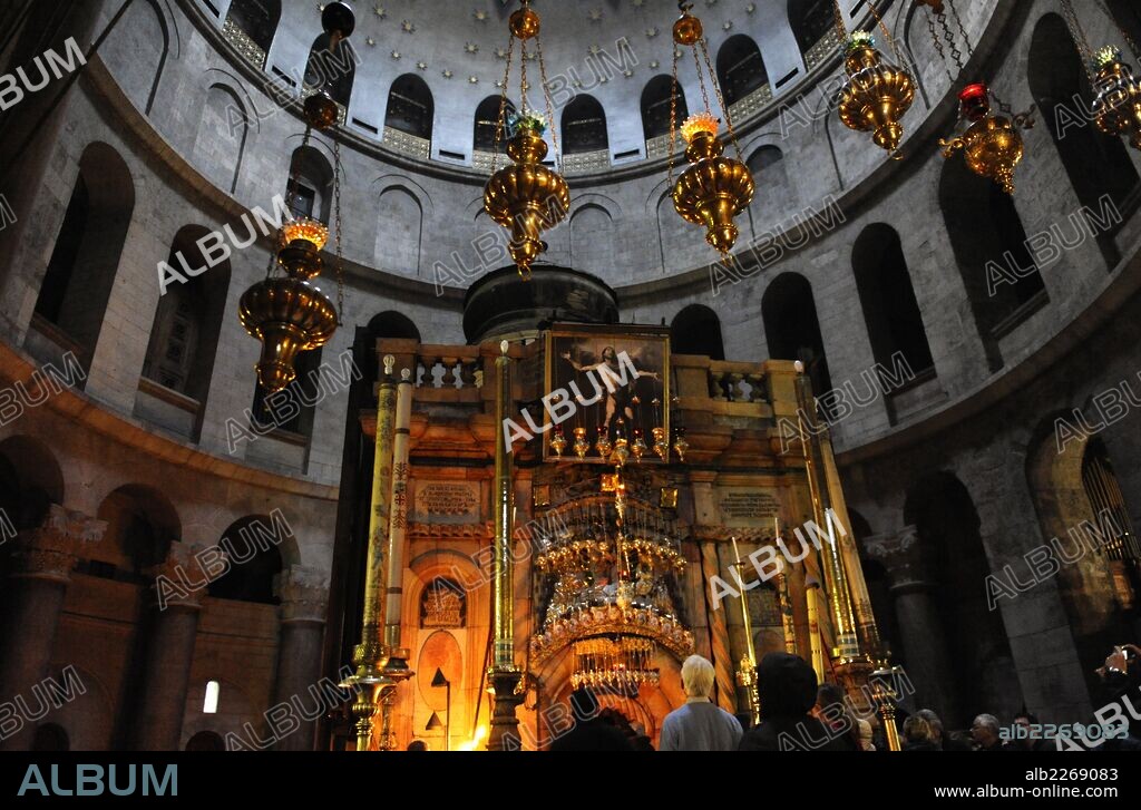 Israel. Jerusalem. The Tomb of Christ at The Holy Sepulchre. Aedicula. Old city.