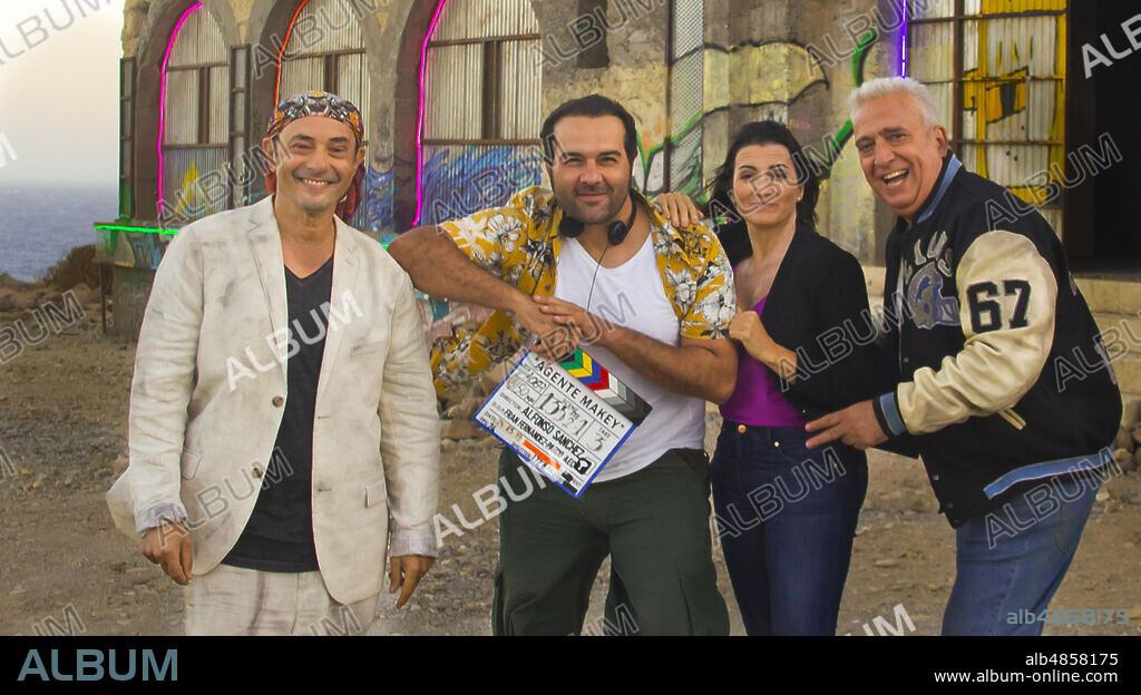 ALFONSO SANCHEZ, JORDI SANCHEZ, LEO HARLEM and SILVIA ABRIL in SUPERAGENTE MAKEY (2020), directed by ALFONSO SANCHEZ. Copyright Atresmedia Cine / Movistar + / Mundo Ficcion.