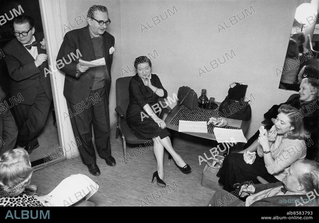 1958.. Orig. bildtext.. Lilla Fridolf och jag fr.v. Rune Moberg Anm. Smink Mosaikbord Skådespelare Ben CD345 persons: DOUGLAS HÅGE;INGA GILL;EVA DAHLBECK;HJÖRDIS PETTERSON;GUNNAR OLSSON;RUNE MOBERG sites: SVERIGE.