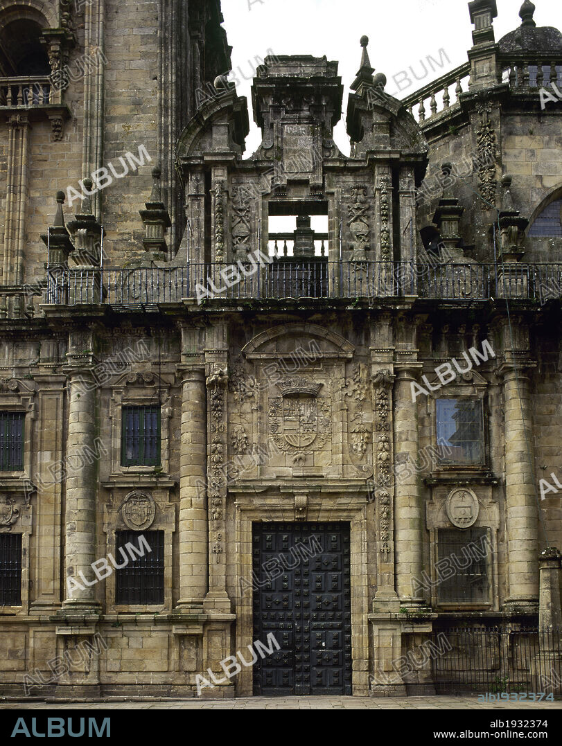 JOSÉ VEGA Y VERDUGO (1623-1696). SPANISH ARCHITECT.. Catedral de Santiago de Compostela. Puerta Real. Fachada de la Quintana. Diseñada por el canónigo Vega y Verdugo, cuya construcción comenzó en 1658. Provincia de A Coruña. Galicia. España. (Fotografía tomada antes de su restauración del año 2010).
