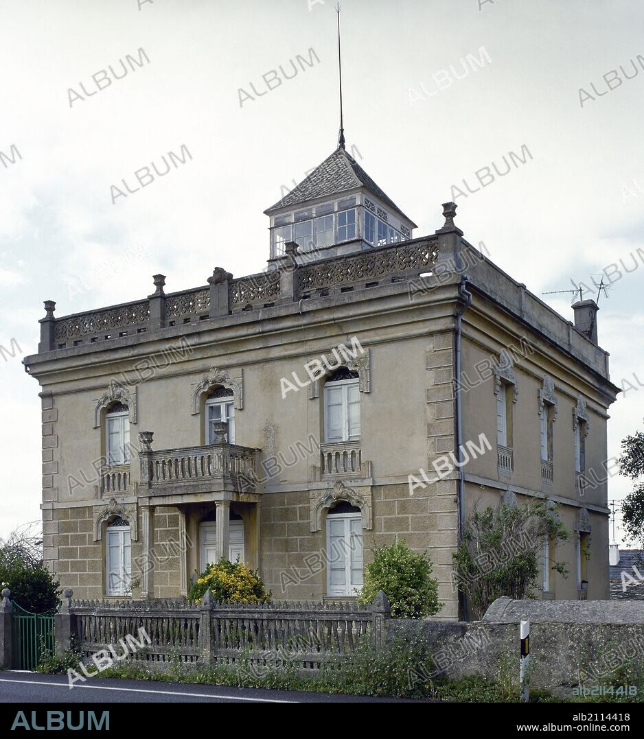 GALICIA. SANTIAGO DE REINANTE. Vista de una CASA DE INDIANOS. Provincia de Lugo. España.