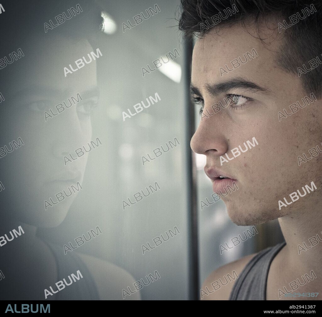 ALEX MONNER en LOS NIÑOS SALVAJES, 2012 (NENS SALVATGES, ELS). Copyright DISTINTO FILMS.