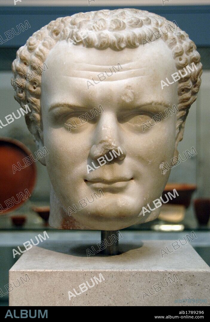 TITO FLAVIO VESPASIANO (Roma, 39-Aquae Cutilae, 81). Emperador romano entre los años 79-81, primero de la dinastía de los Flavios. Hijo mayor del emperador Vespasiano, era conocido comunmente como TITO. Busto de mármol. Fechado entre 70-80 d. C. procede de Utica, cerca de Cartago. Museo Británico. Londres. Inglaterra. Reino Unido.