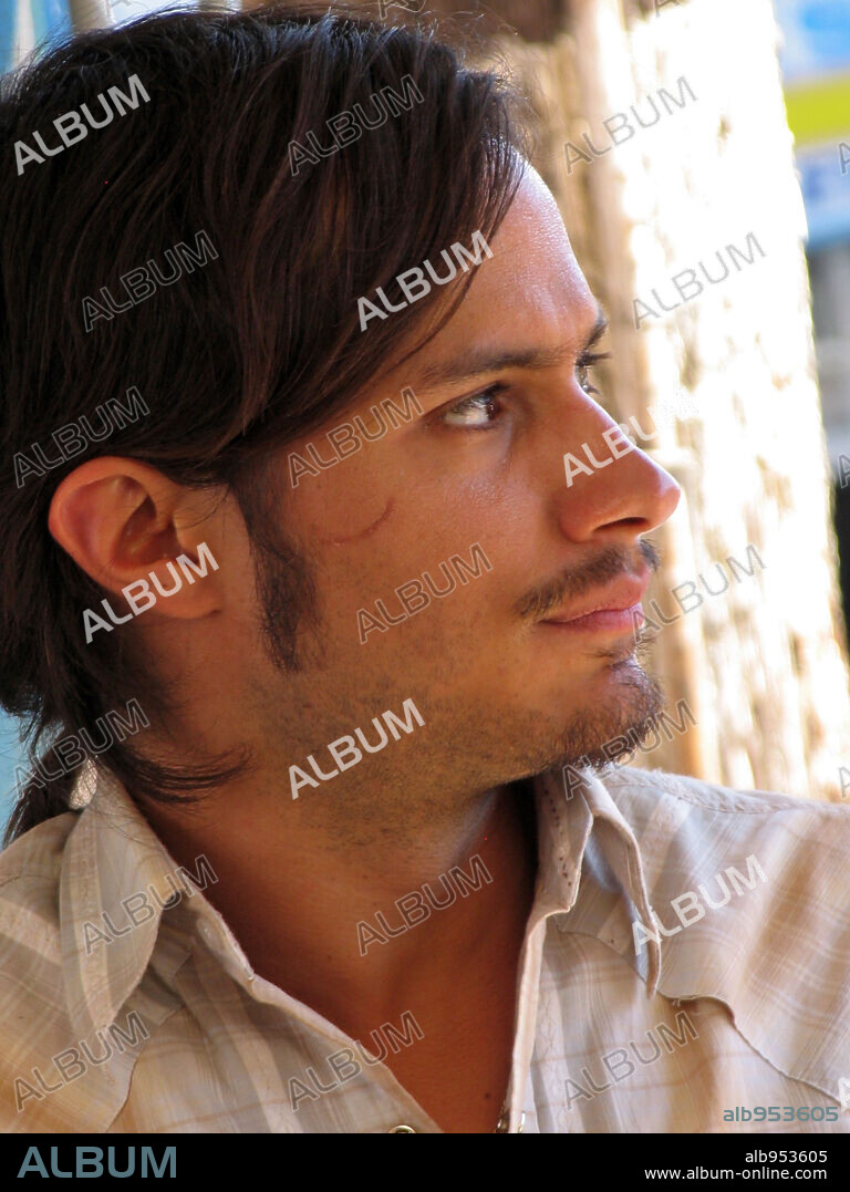 GAEL GARCIA BERNAL en BABEL, 2006, dirigida por ALEJANDRO GONZALEZ IÑARRITU. Copyright ANONYMOUS CONTENT.