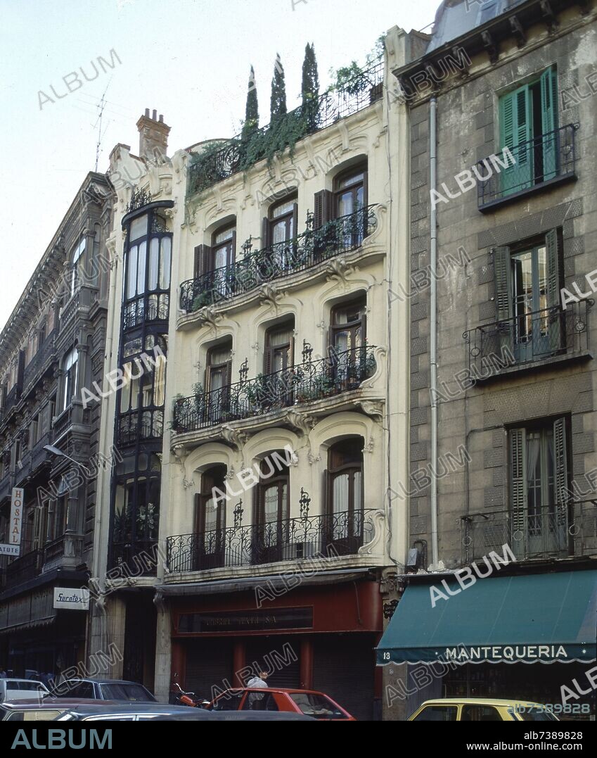 EDIFICIO MODERNISTA SITUADO EN LA PLAZA MATUTE Nº 12.