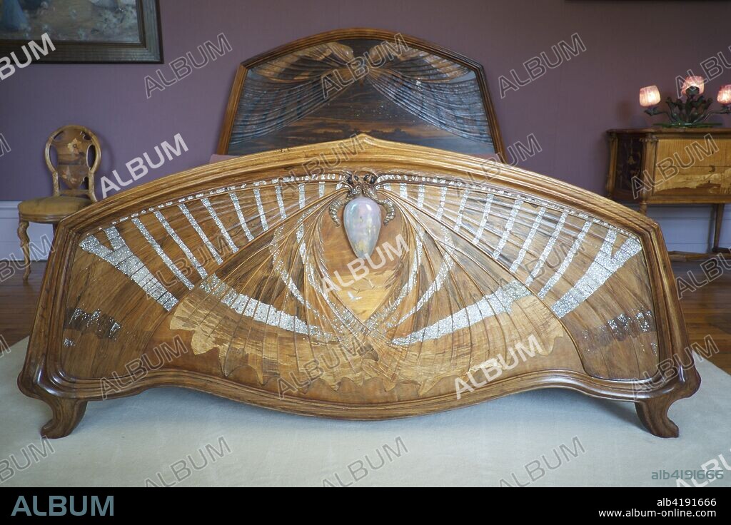 Aube et Cre´puscule bed, 1904. E´mile Galle´ (1846-1904). E´mile Galle´ (1846-1904).
