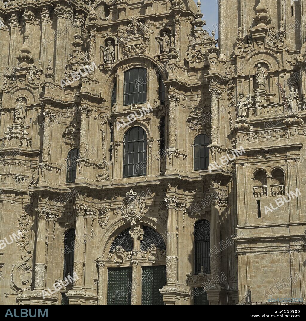 Catedral de Santiago (Obradoiro). Fachada principal, concebida en 1738 por el arquitecto español Fernando Casas y Novoa (m.1749). Detalle. Santiago de Compostela. Provincia de A Coruña. Galicia. España.