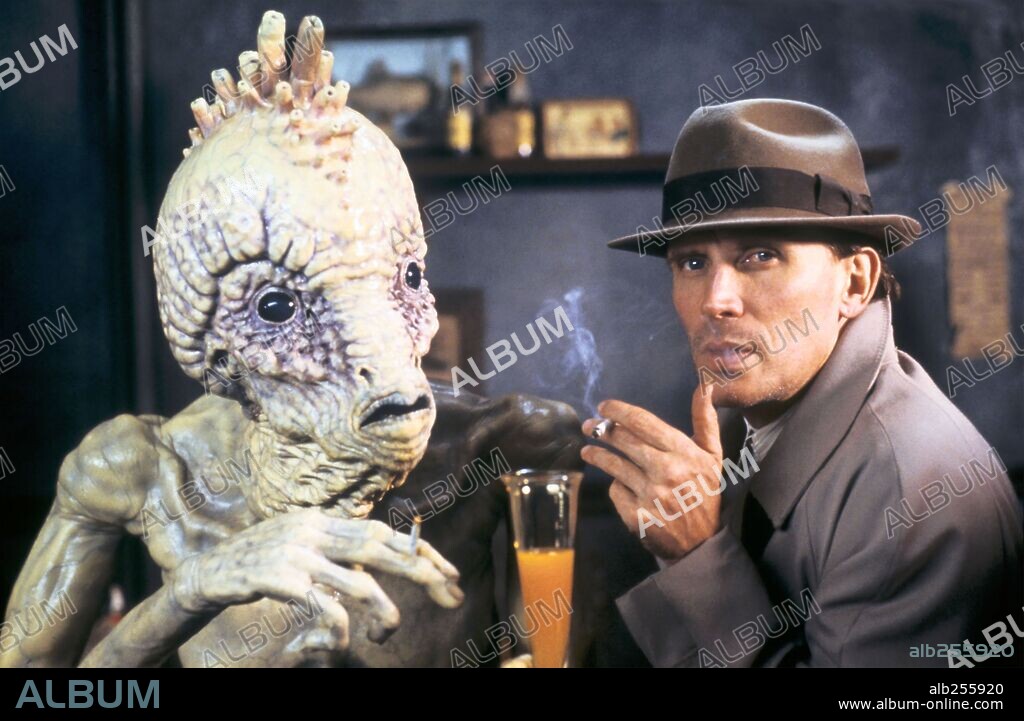 PETER WELLER en EL ALMUERZO DESNUDO, 1991 (NAKED LUNCH), dirigida por DAVID CRONENBERG. Copyright FILM TRUSTEES LTD./NAKED LUNCH PRODUCTIONS/NIPPON FILM DEVEL.