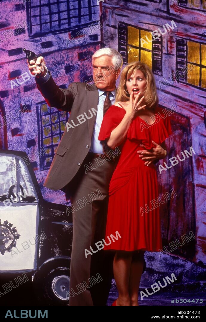 LESLIE NIELSEN y PRISCILLA PRESLEY en AGÁRRALO COMO PUEDAS, 1988 (THE NAKED GUN), dirigida por DAVID ZUCKER. Copyright PARAMOUNT PICTURES.