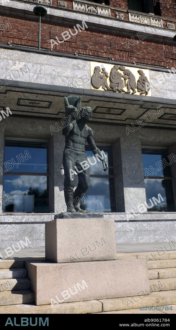 bronze sculpture outside the Oslo City Hall, Oslo Norway. By Per Palle Storm (1 December 1910 6 January 1994) Danish-born Norwegian sculptor.