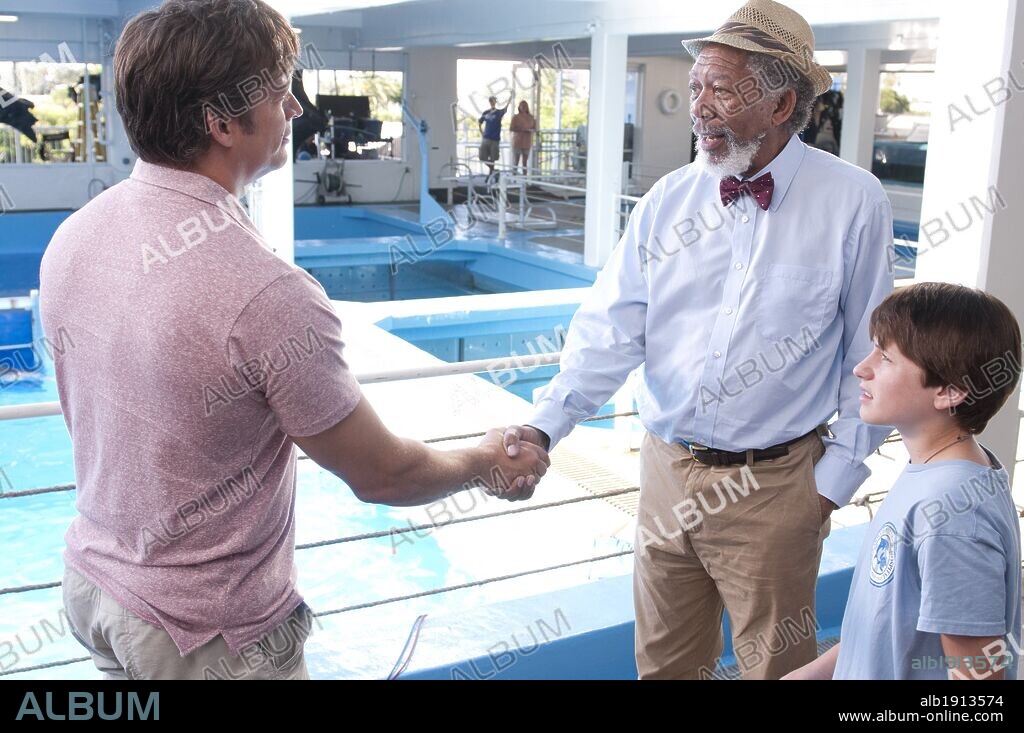 HARRY CONNICK JR., MORGAN FREEMAN and NATHAN GAMBLE in DOLPHIN TALE, 2011, directed by CHARLES MARTIN SMITH. Copyright ALCON ENTERTAIMENT.