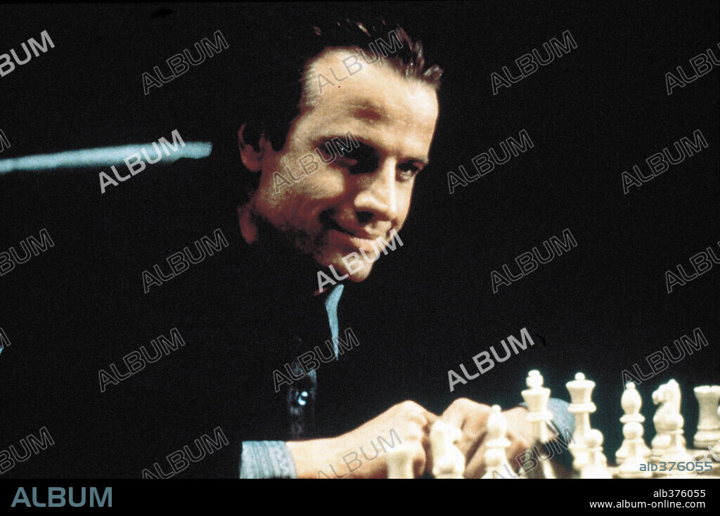 CHRISTOPHER LAMBERT en JAQUE AL ASESINO, 1992 (KNIGHT MOVES), dirigida por CARL SCHENKEL. Copyright WARNER BROTHERS.