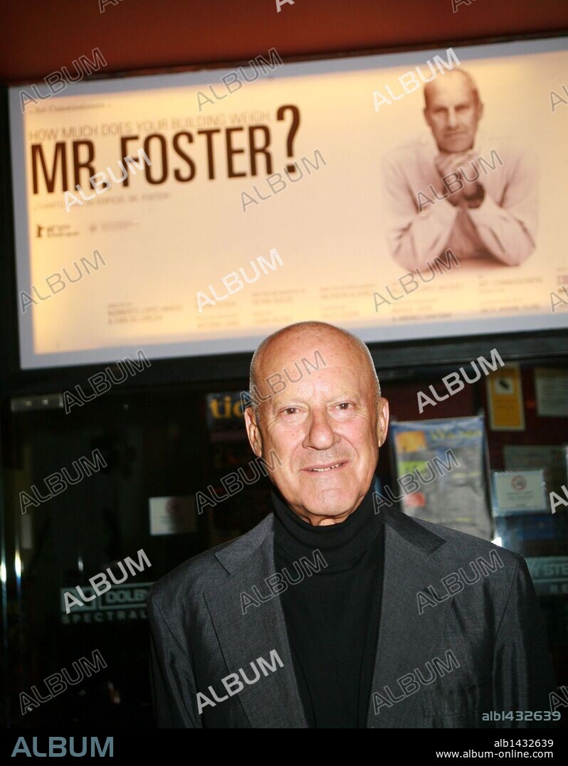 04/10/2010 Cines Verdi, Barcelona, El prestigioso arquitecto Lord Norman Foster presenta el documental realizado sobre su obra, junto a los directores Norberto López Amado y Carlos Carcas.