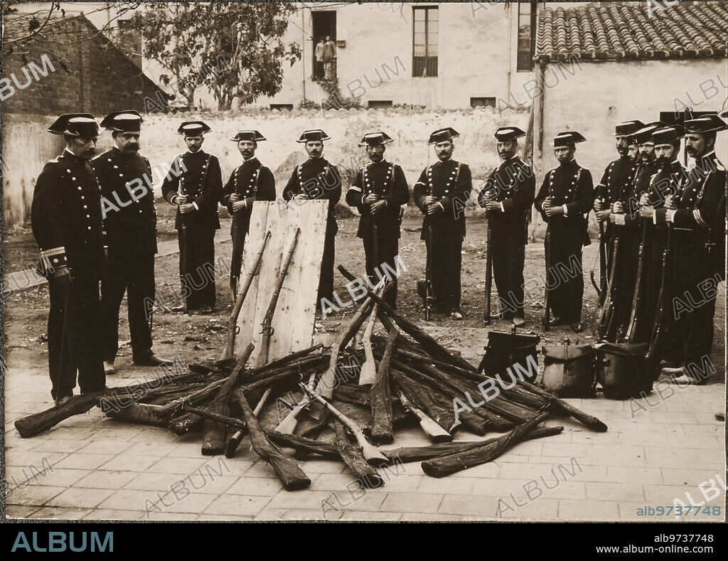 Sabadell (Barcelona), September 1906. Discovery by the Civil Guard of a weapons depot of the Carlist movement.