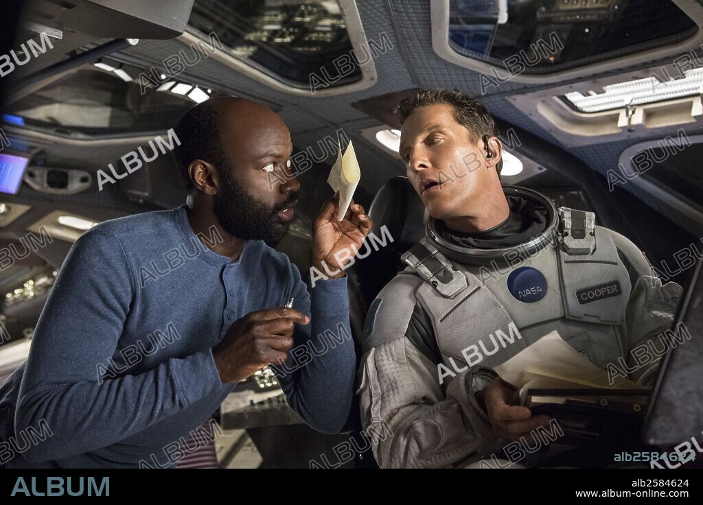 DAVID GYASI and MATTHEW McCONAUGHEY in INTERSTELLAR, 2014, directed by CHRISTOPHER NOLAN. Copyright WARNER BROS.
