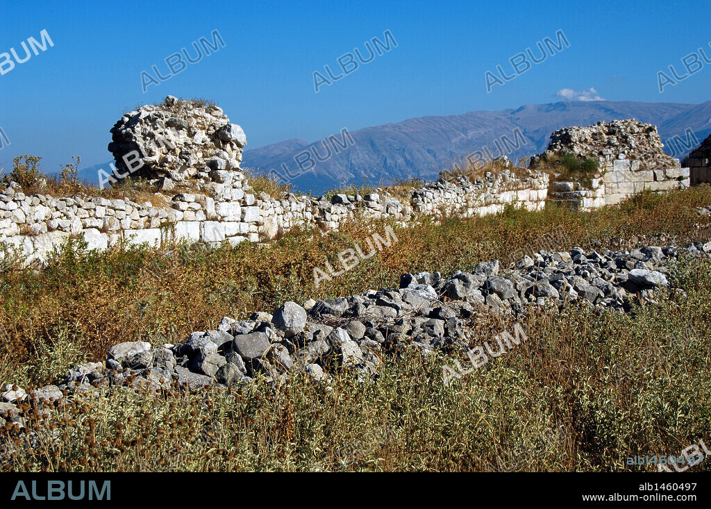 ARTE ROMANO. REPUBLICA DE ALBANIA. Restos de la Muralla de Victorinus (Victorino). Finales del s. IV d. C. Ruinas de Byllis.