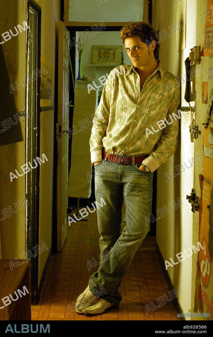 ASIER ETXEANDIA en EL PROXIMO ORIENTE, 2006, dirigida por FERNANDO COLOMO. Copyright FERNANDO COLOMO P.C.