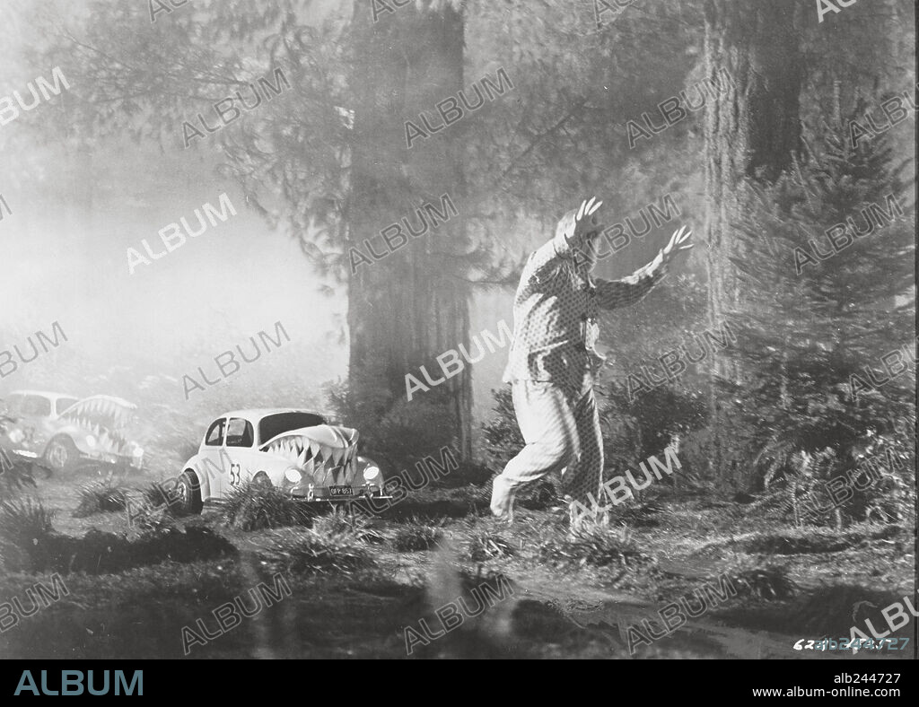 HERBIE, UN VOLANTE LOCO, 1974 (HERBIE RIDES AGAIN), dirigida por ROBERT STEVENSON. Copyright