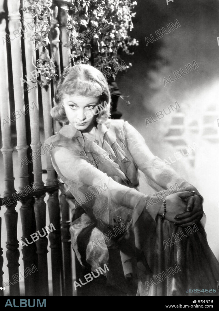 VIVIEN LEIGH in A STREETCAR NAMED DESIRE, 1951, directed by ELIA KAZAN. Copyright WARNER BROTHERS.