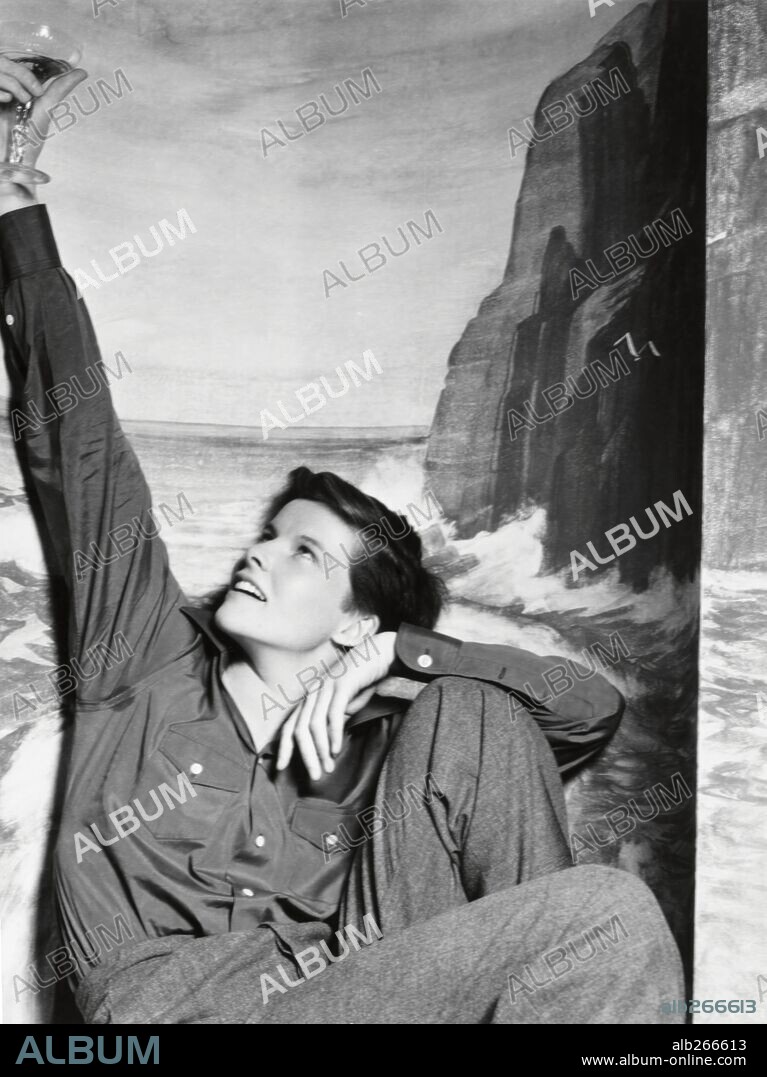 KATHARINE HEPBURN en LA GRAN AVENTURA DE SILVIA, 1935 (SYLVIA SCARLETT), dirigida por GEORGE CUKOR. Copyright RKO.