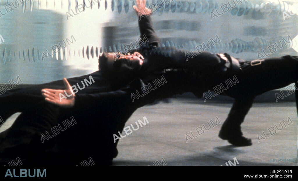 KEANU REEVES in THE MATRIX, 1999, directed by ANDY WACHOWSKI and LARRY WACHOWSKI. Copyright ROADSHOW FILM LIMITED.