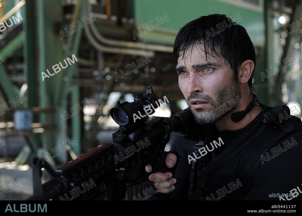 TYLER HOECHLIN en STRATTON, 2017, dirigida por SIMON WEST. Copyright GFM films.