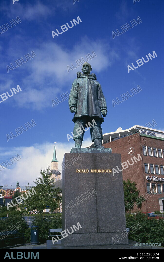 Statue of Roald Amundsen, first to reach the South Pole, Tromso, Norway, Scandinavia, Europe.