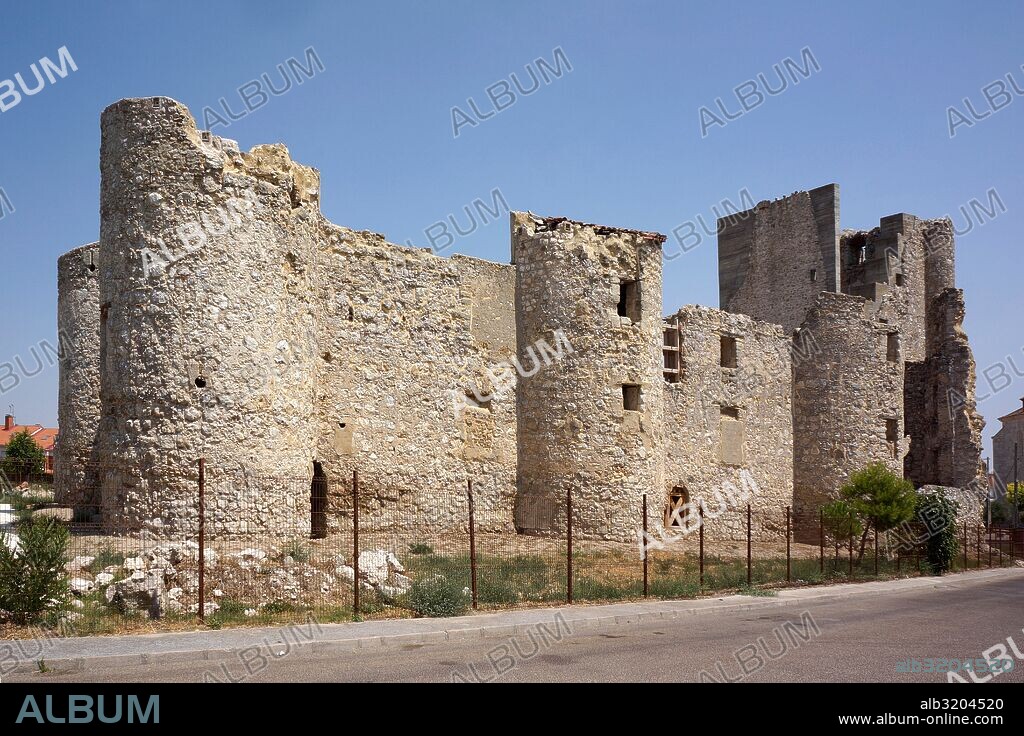 CASTILLO DE TORREJON DE VELASCO O DE PUÑONROSTRO (S. XV)  .MADRID, ESPAÑA.