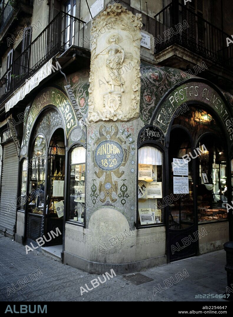 BARCELONA. ANTIGUA CASA FIGUERAS , EN LA RAMBLA. FACHADADEL AÑO1920.