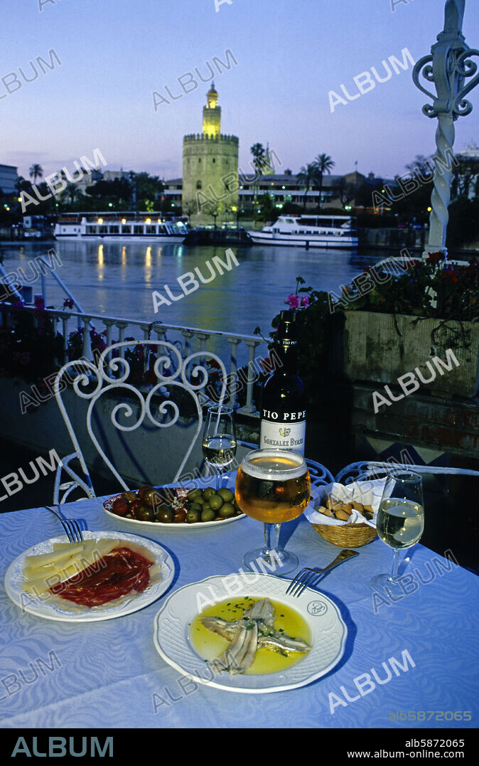 Bar-Restaurant "Río Grande" (Barrio de Triana); surtido de tapas; Guadalquivir y Torre de Oro.