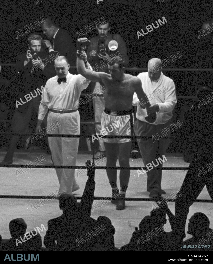 ARKIV 1958 - INGEMAR JOHANSSON - EDDIE MACHEN PÅ NYA ULLEVI. Boxaren Ingemar Johansson i matchen mot Eddie Machen på Nya Ullevi september 1958. *** Local Caption *** GT. KAMERAREPORTAGE.