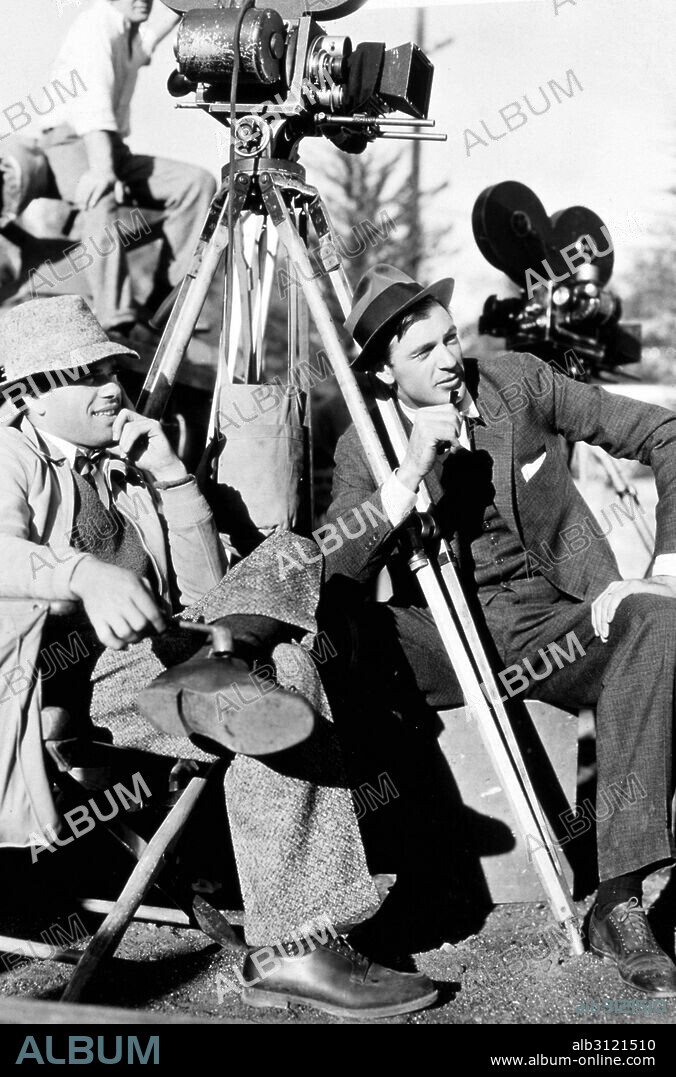 FRANK CAPRA y GARY COOPER en EL SECRETO DE VIVIR, 1936 (MR. DEEDS GOES TO TOWN), dirigida por FRANK CAPRA. Copyright COLUMBIA PICTURES.