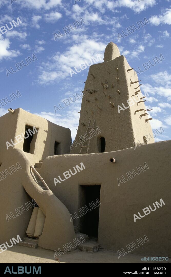 Djinguereber Mosque, Timbuktu (Tombouctoo), UNESCO World Heritage Site, Mali, Africa.