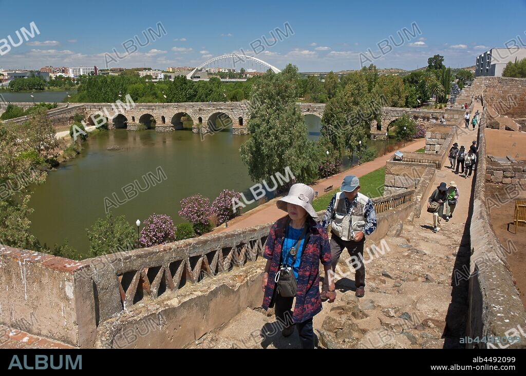 View from the Alcazaba, Roman bridge over the Guadiana river (in the background the Lusitania bridge), Merida, Badajoz province, Region of Extremadura, Spain, Europe.