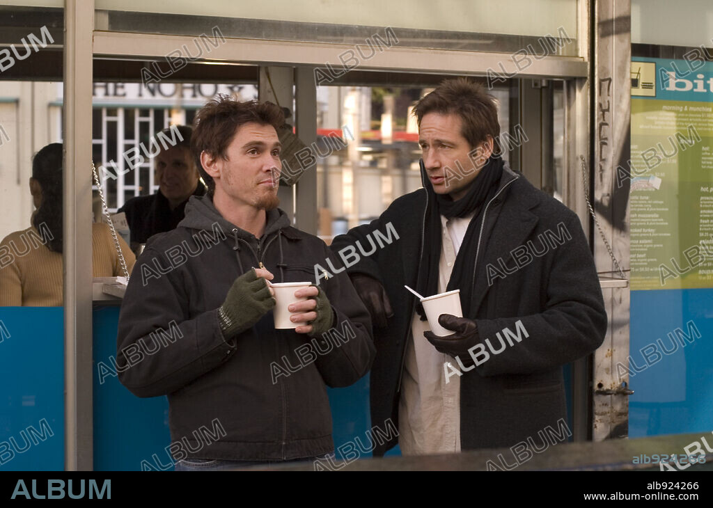 BILLY CRUDUP and DAVID DUCHOVNY in TRUST THE MAN, 2005, directed by BART FREUNDLICH. Copyright SIDNEY KIMMEL ENTERTAINMENT.