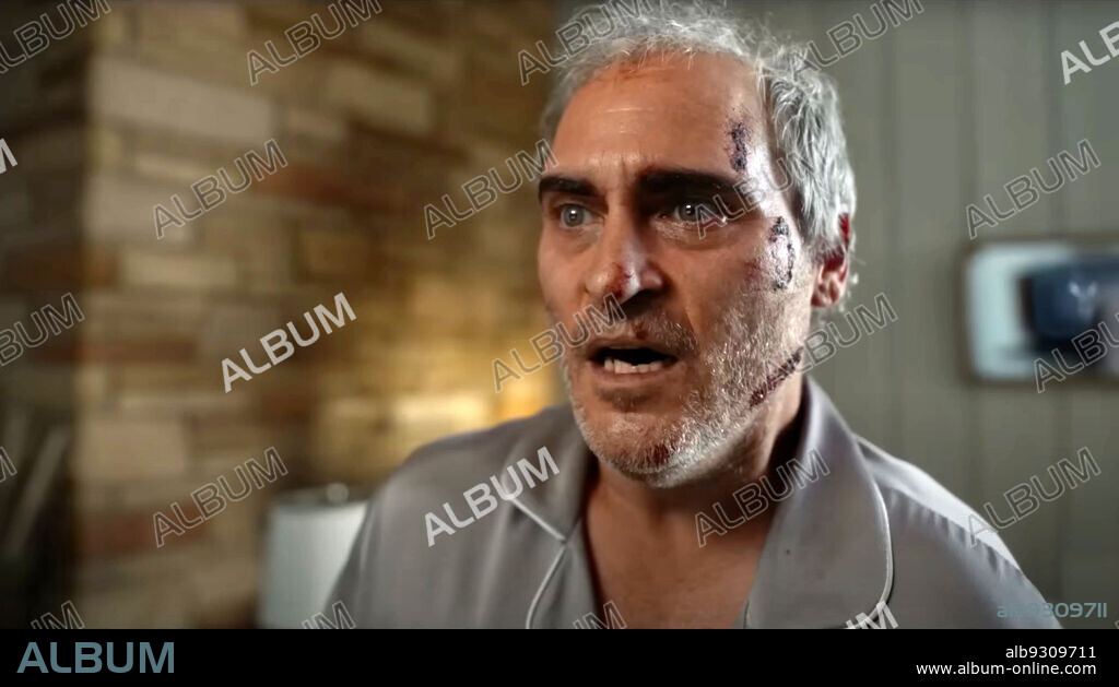 JOAQUIN PHOENIX en BEAU TIENE MIEDO, 2023 (BEAU IS AFRAID), dirigida por ARI ASTER. Copyright A24.